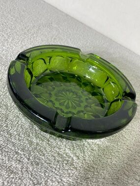 Vintage Anchor Hocking Avocado Green Glass Round Fairfield Starburst Ashtray